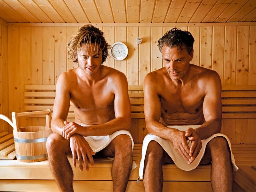 Muži navštěvují saunu k léčbě prostatitidy